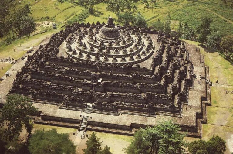 Borobudur Tour : guarantees climb up top of temple structure - Climbing to the Top: The Highlight of the Tour