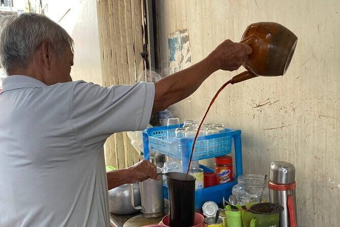 Breakfast Walking City Tour - The Experience: What You Can Expect