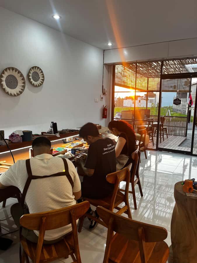 Canggu: Ring Making Class with Sunset & Photos Included - The Workshop Setting: Comfortable, Creative, Convenient