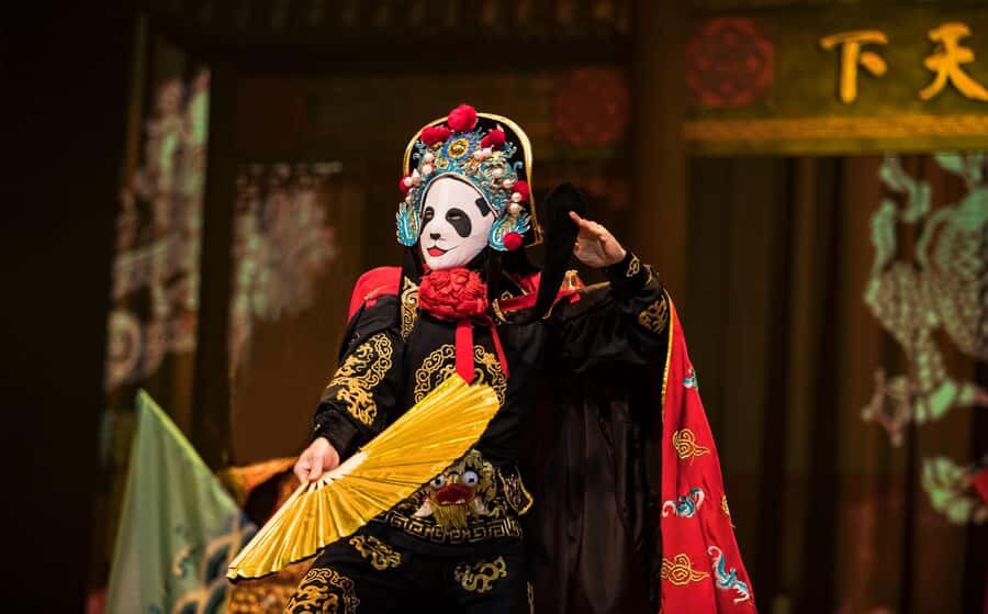 Chengdu: Jinli Street Night Tour & Sichuan Opera Show - Who Is This Tour Best Suited For?