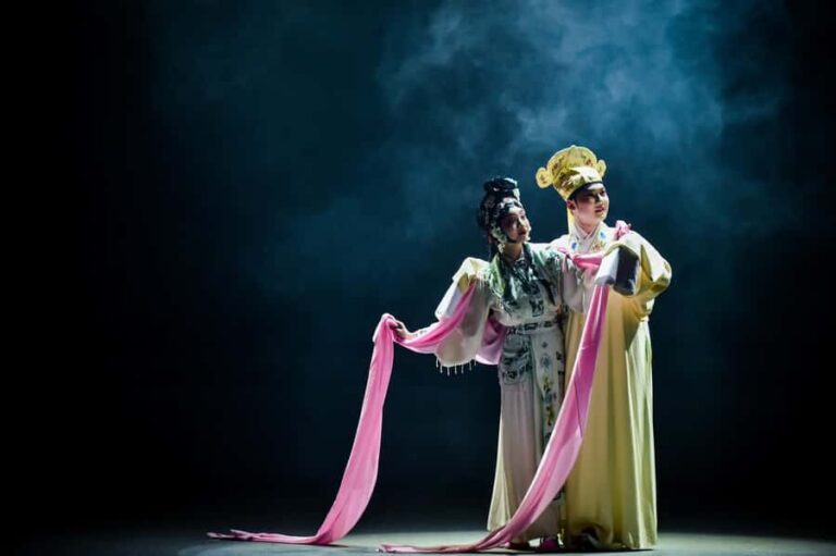 Chengdu: Sichuan Opera Show  Fu Rong Guo Cui - What to Expect on Your Visit