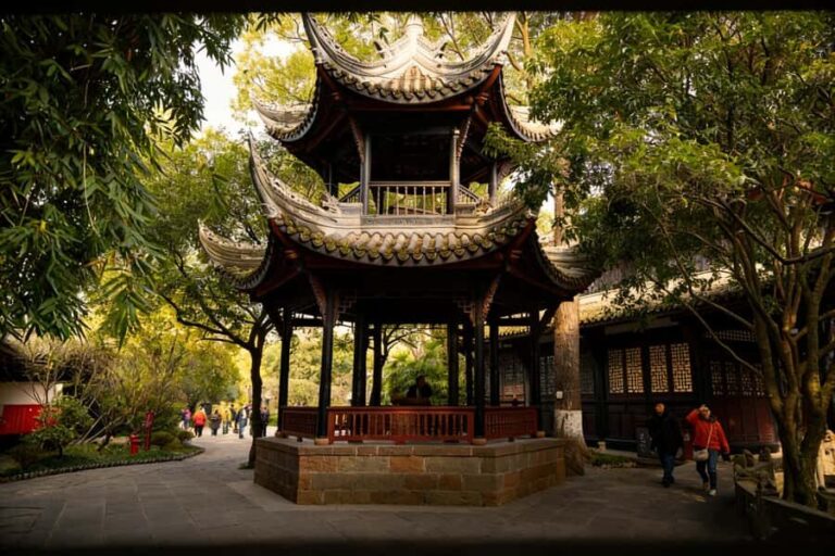 Chengdu: Wuhou Shrine & Jinli Street Guided Tour - The Authentic Chengdu Feel