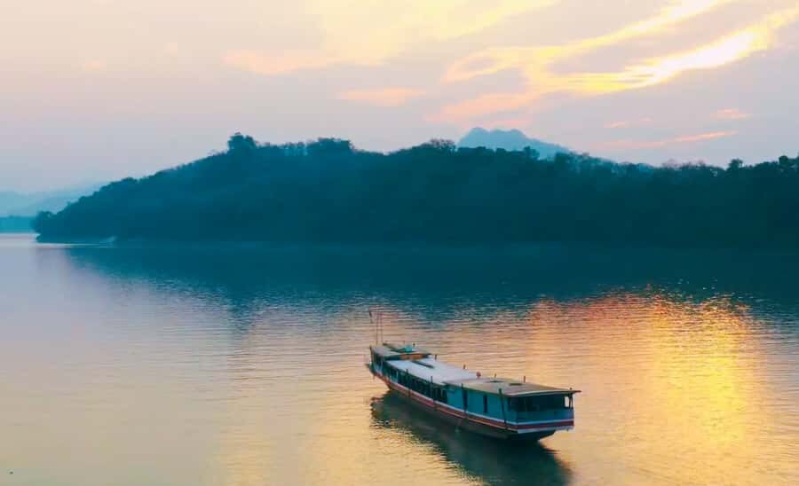 Chiang Mai: 2-Day Luang Prabang Slow Boat Tour & Hotel - Day 2: The Mekong River Cruise