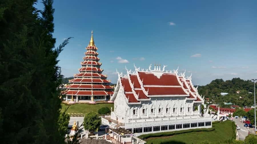 Chiang Mai: Chiang Rai White, Blue, and Red Temples Bus Tour - What to Expect at Each Temple
