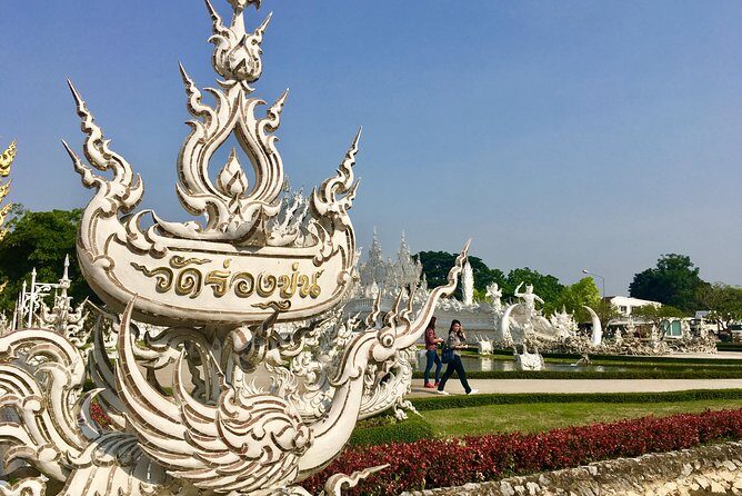 CHIANG MAI-CHIANG RAI: White+Blue Temple+Baan Dam+Golden Triangle - Exploring Black House and Artistic Contrasts