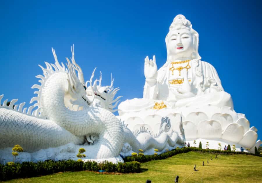 Chiang Mai: White, Blue, Red 3 Temples Tour - Transportation and Group Experience