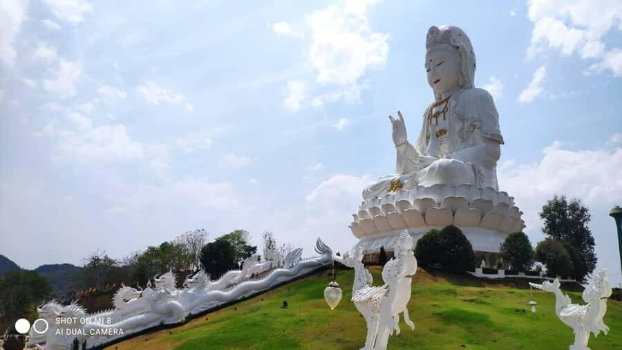 Chiang Rai : White & Blue temples and Emerald Bhudda story. - Practical Details and Tips