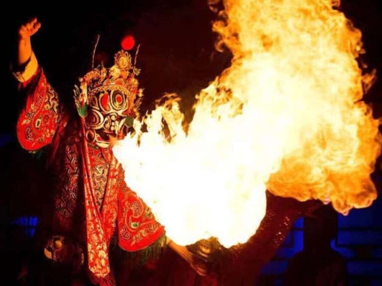 Chongqing: Face-Changing Show, Sky Deck & Night Cruise - Who Will Love This Experience?