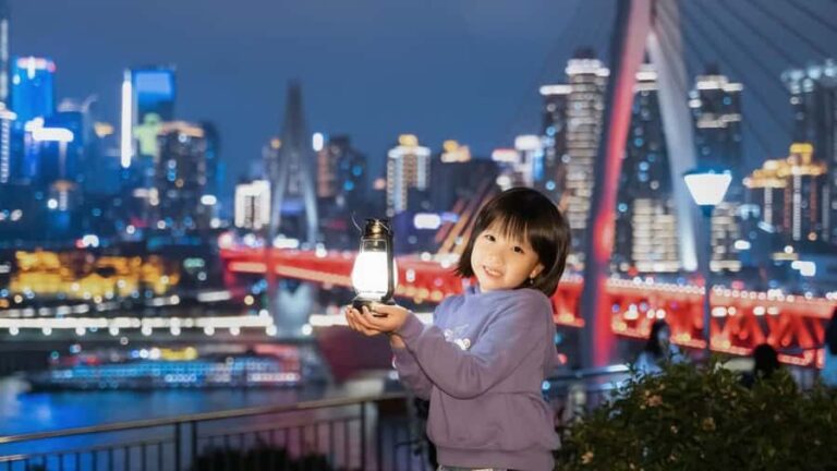 Chongqing: Night Skyline Photoshoot at Hongyadong - The Value of a Night Skyline Photoshoot