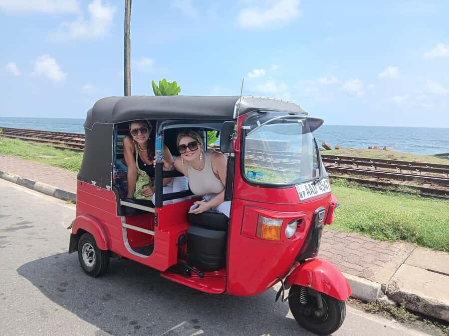 Colombo: Highlights City Tour by Tuk-Tuk with Private Guide - The Experience in Practice