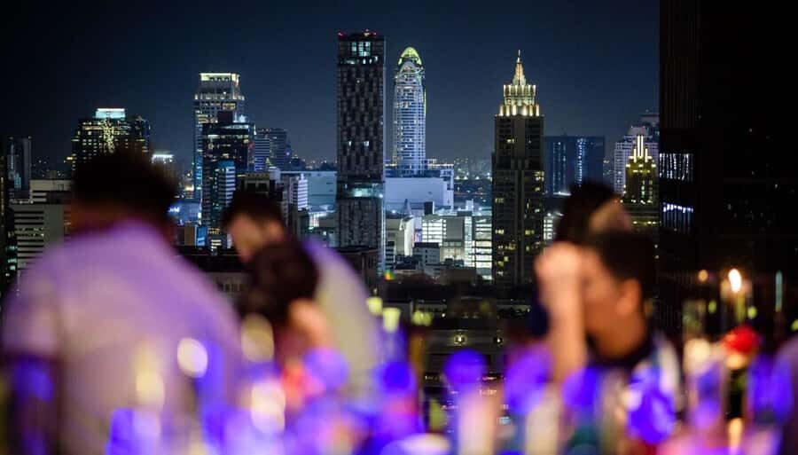 Combo: Dinner With Strangers & Bangkok Pub Crawl - Detailed Breakdown of the Itinerary