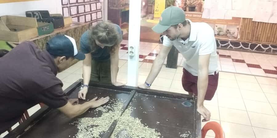 Cultural tour with Hike through beautiful nature of Bandung - Experience Quality and Practical Details