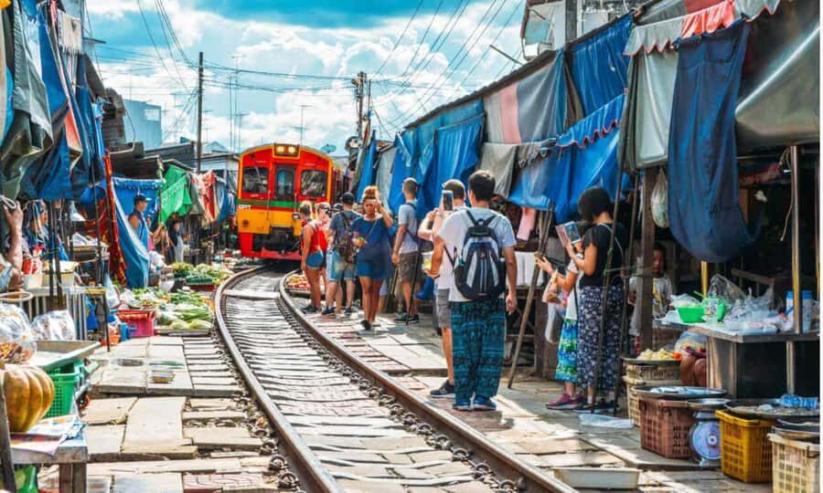 Damnoen Saduak Floating & Maeklong Train Market Day Tour - Detailed Analysis of the Experience