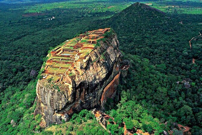Day tour from Kandy to Sigiriya, Dambulla & Polonnaruwa - Discovering Dambulla Cave Temple