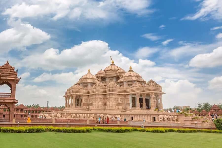 Delhi: Akshardham Temple Guided Tour w/ Water & Light Show - Authentic Traveler Insights