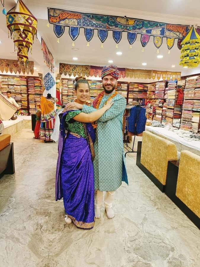 Delhi: Guided Shopping Tour Experience with Female Expert - The Itinerary: What to Expect