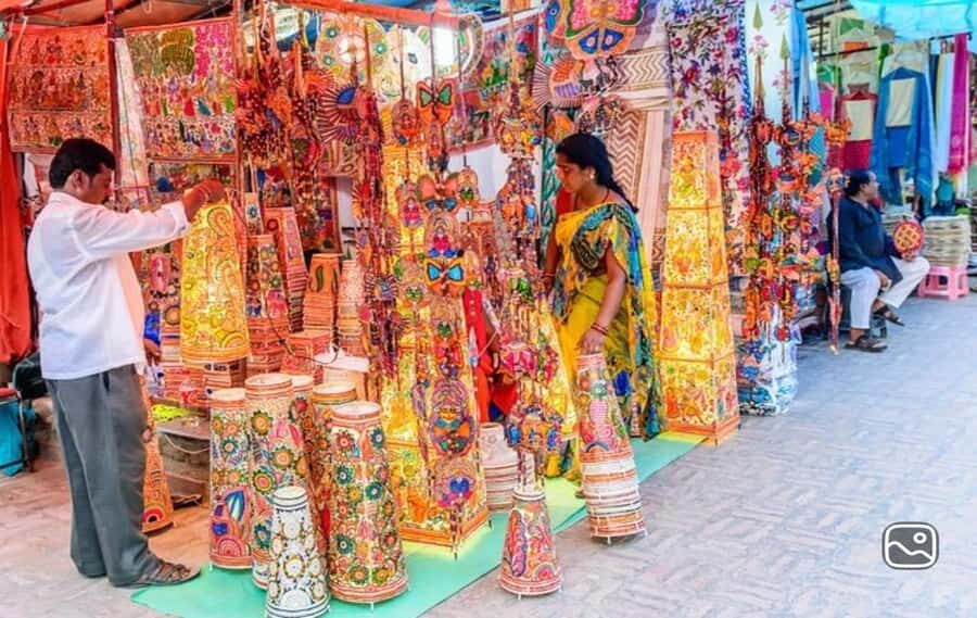 Delhi: Guided Shopping Tour Experience With Female Guide - Why Choose This Tour?