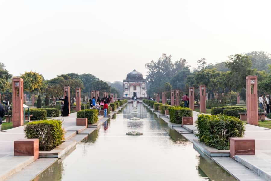 Delhi: Humayun's Tomb, Isa Khan's Tomb & Sunder Nursery Tour - Why This Tour Works for Different Travelers