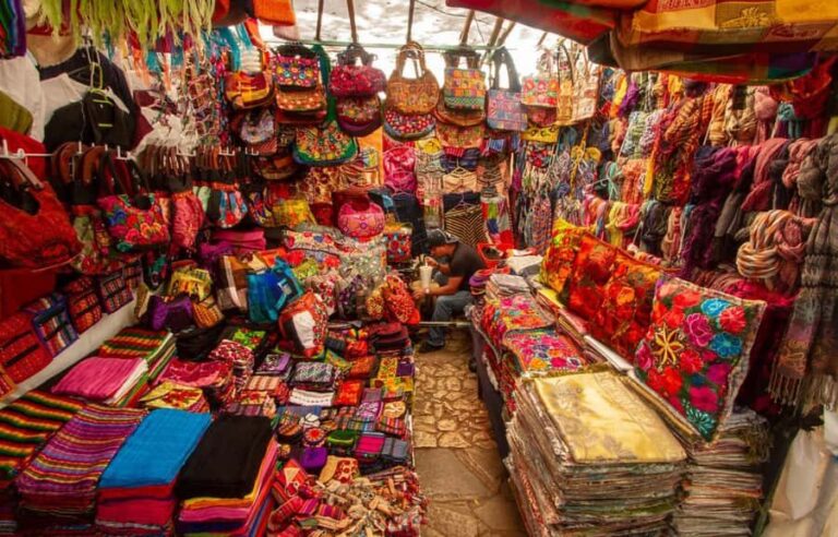 Delhi: Safe & Authentic Delhi Shopping Tour with her - Exploring Old Delhi: Bazaars and Spice Markets