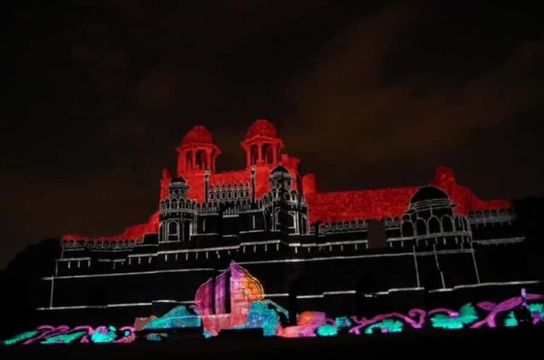 Delhi: Skip the line Red Fort Light & Sound Show with Guide - Detailed Breakdown of the Itinerary