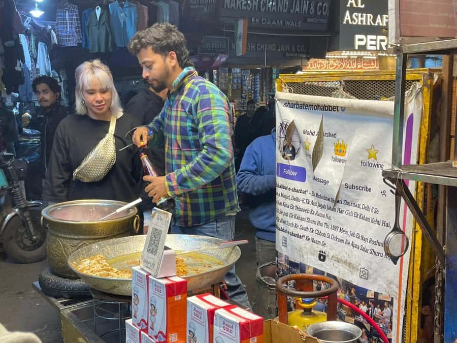 Delhi:Old Delhi Night Walk-Street Food Taste & Rickshaw Ride - Why This Tour Works Well