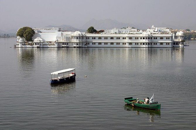 Dinner at Jag Mandir Island with Boat Ride on Lake Pichola - Udaipur - The Dinner Experience: Food, Views, and Service