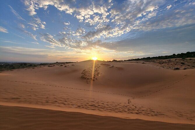 Discover Mui Nes Sand Dunes: Jeep Tour Adventure, Local Guides - Potential Drawbacks or Considerations