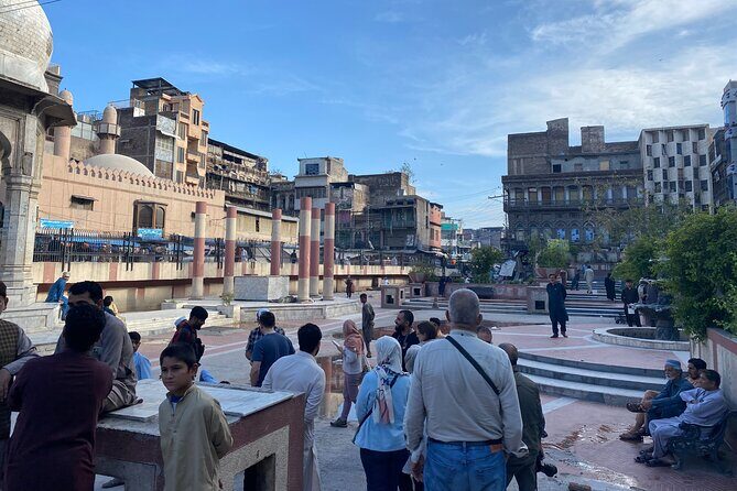 Discover Peshawar Full Day Guided Tour from Islamabad - Who Should Consider This Tour?