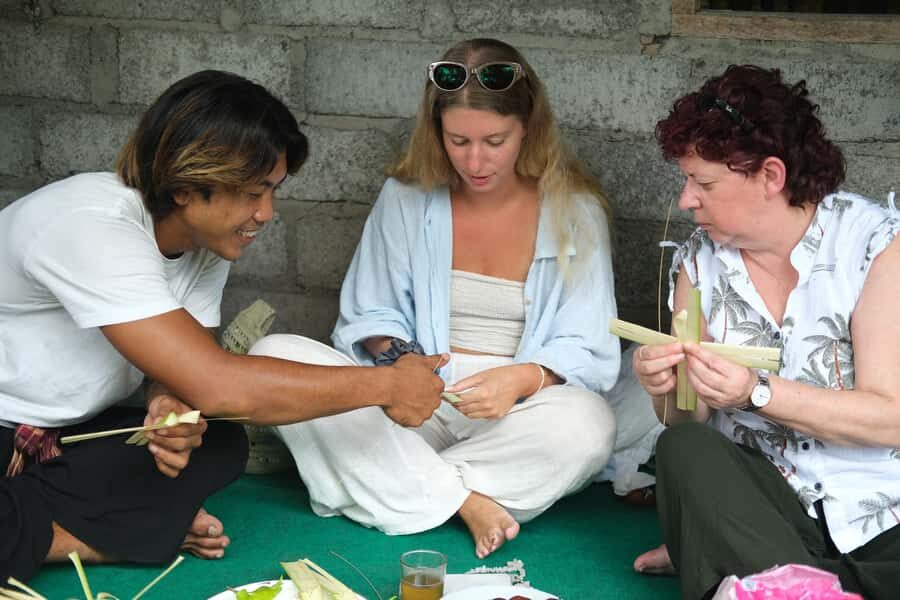 East Bali: Offering Workshop, Family Lunch, Temple Blessing - How the Experience Comes Together