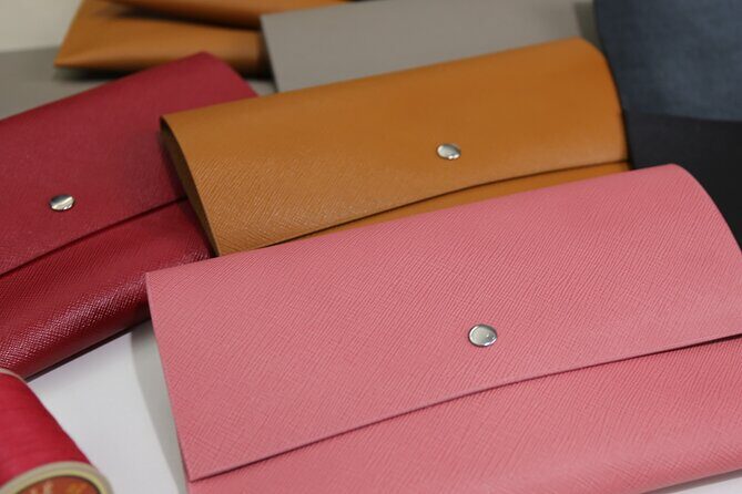 Enjoy & Learn - Making a Custom Clutch Bag in Leather Studio - The Experience’s Highlights and Practicalities