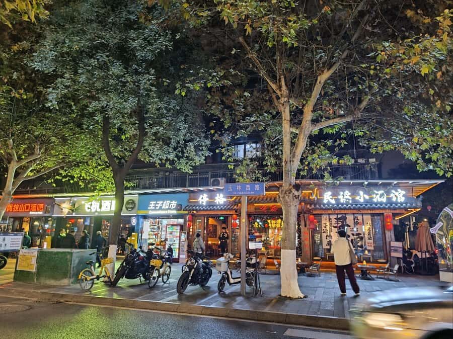 Explore youth gathering spots (incl. 7 Chengdu snacks) - Why This Tour Works Well