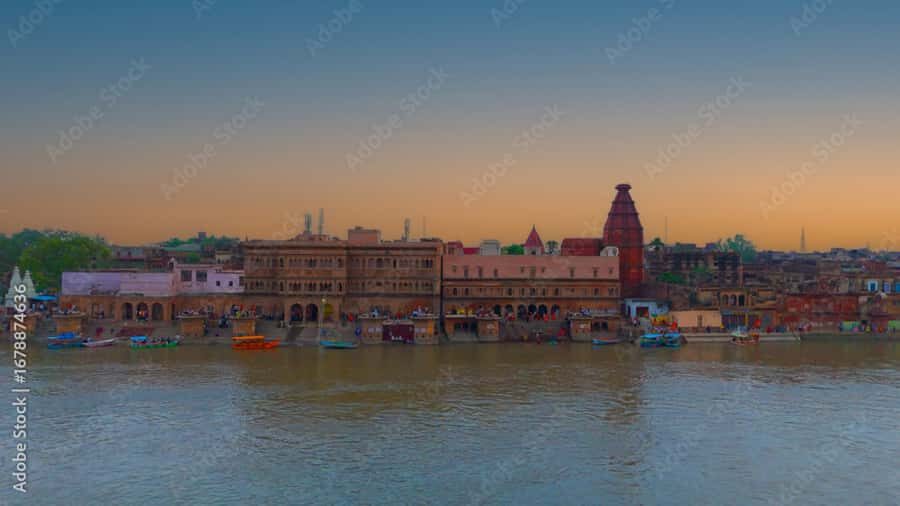 From Agra: Mathura Vrindavan Sightseeing Tour in Single Day - Exploring Mathura: Birthplace of Lord Krishna