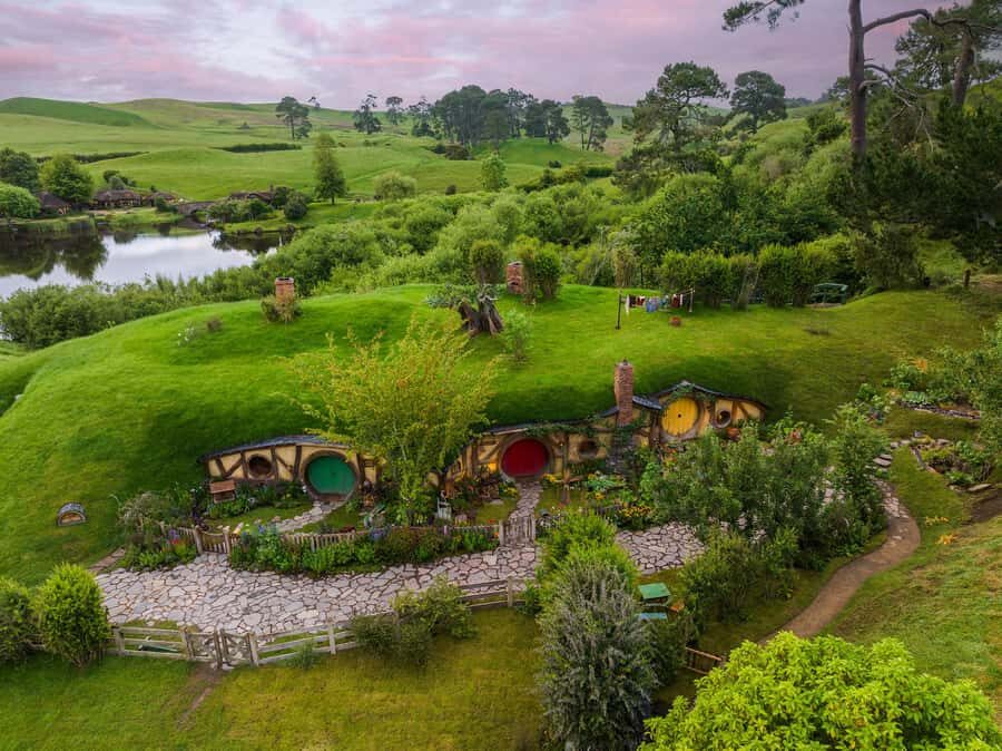 From Auckland: Hobbiton Movie Set Day Tour with Picnic Lunch - The Guides and Group Size