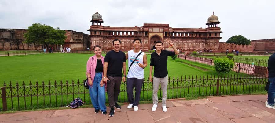 From Delhi: All-Inclusive Taj Mahal & Agra Tour with 5*Lunch - Exploring Agra Fort