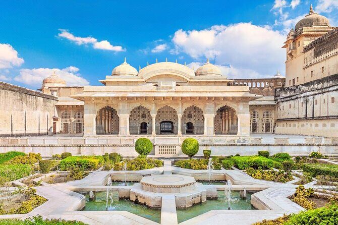 From Delhi Same Day Agra Taj Mahal and Agra Fort Tour By Train - Arriving in Agra: First Impressions