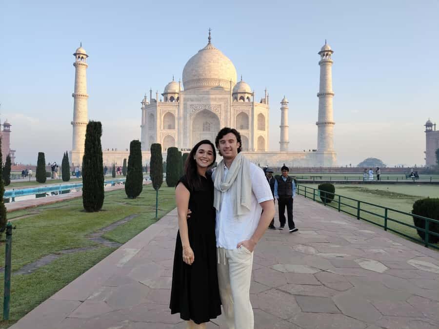 From Delhi: Taj Mahal, Agra Fort & Baby Taj Tour with Lunch - Exploring the Taj Mahal