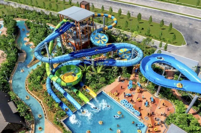 From Kuala Lumpur: SplashMania Waterpark Ticket & Transfer - Who Is This Experience Best For?