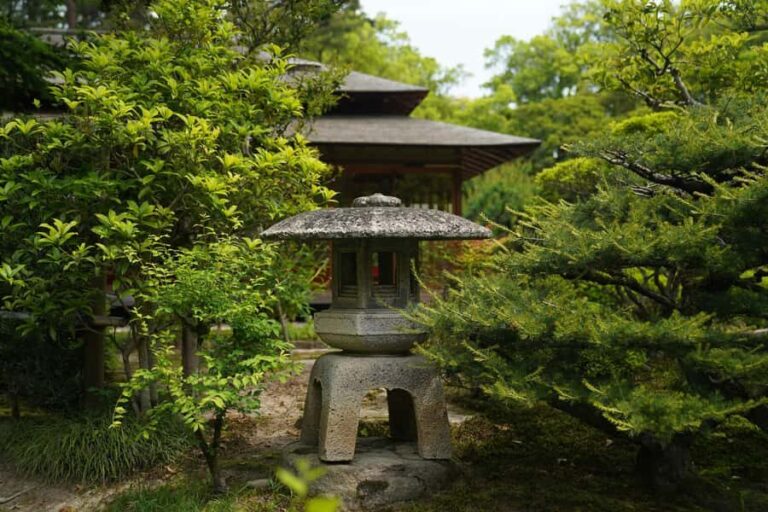 From Osaka: Day Trip to Shirakawago & Kanazawa - Transportation and Group Size