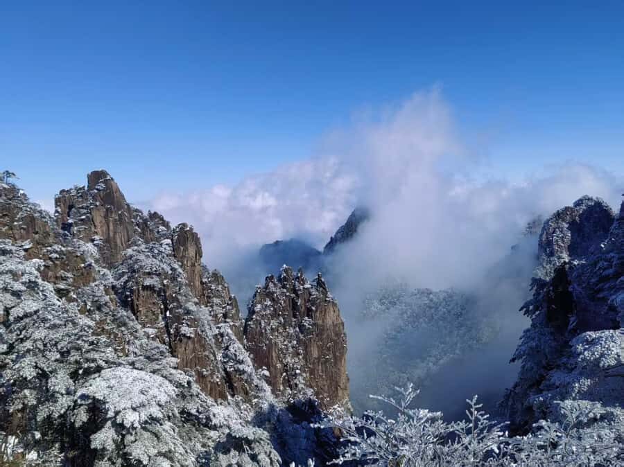From Shanghai: Huangshan Private Day Trip by High-Speed Rail - The Itinerary: What You Can Expect