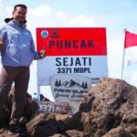 From Yogyakarta: Mount Sumbing Day Hike Via Nepal Van Java - The Experience: What Sets This Tour Apart?