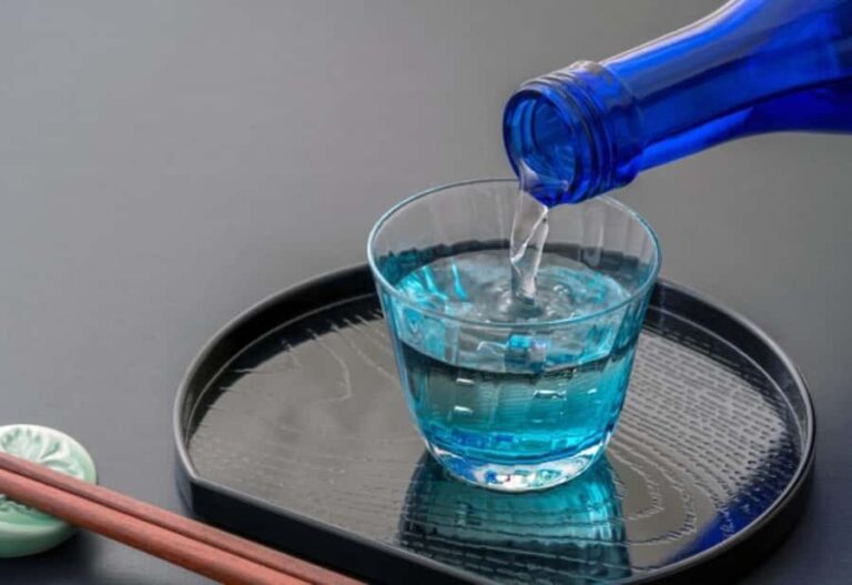 Fujiyoshida: Bar Hopping Tour with Karaoke - What Makes This Tour Stand Out