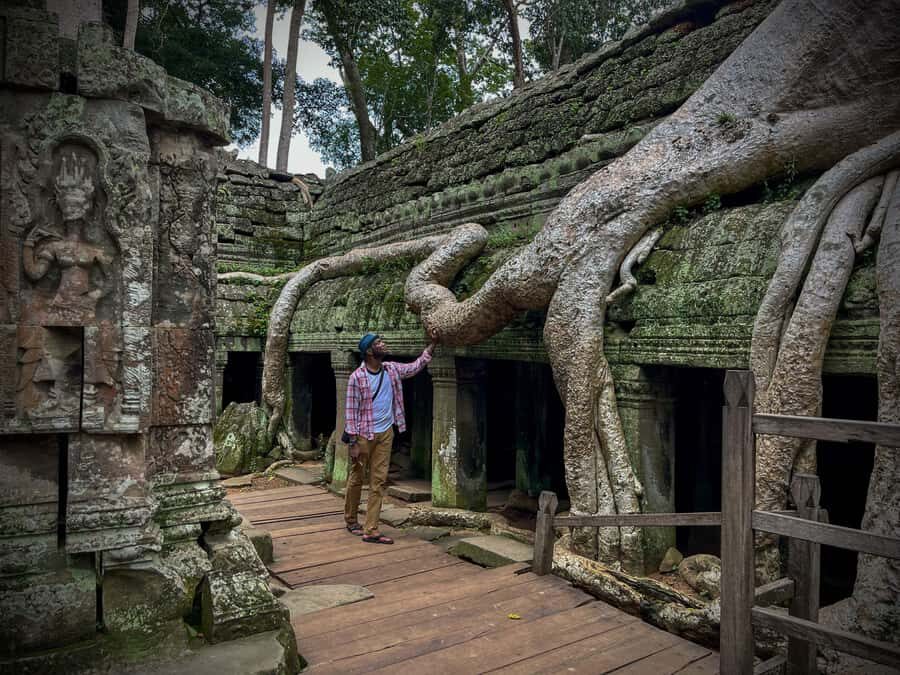 Full Day Angkor Wat Temple Tour from Phnom Penh All Incluive - The Practicalities: What This Tour Offers and Why It Matters