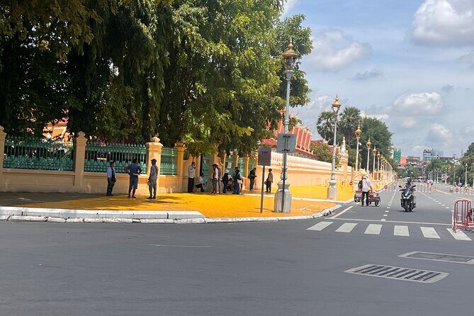 Full Day Phnom Penh Private Tour Taxi Car Van local guide - Practical Considerations and Value