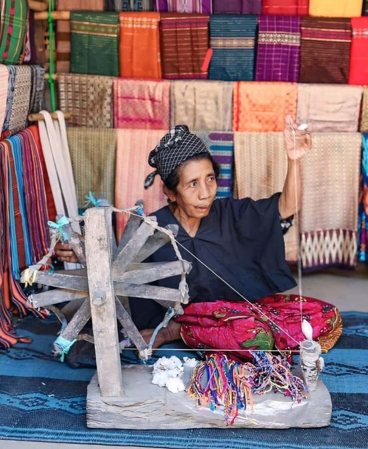 Full Day Visiting Waterfalls, Weaving Villages, and Lunch - A Closer Look at the Itinerary