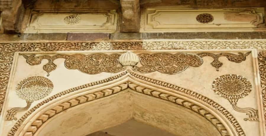 Gatimaan Express Taj Mahal Tour with VIP Experiences - Exploring the Taj Mahal: A Private, Storytelling Guided Tour