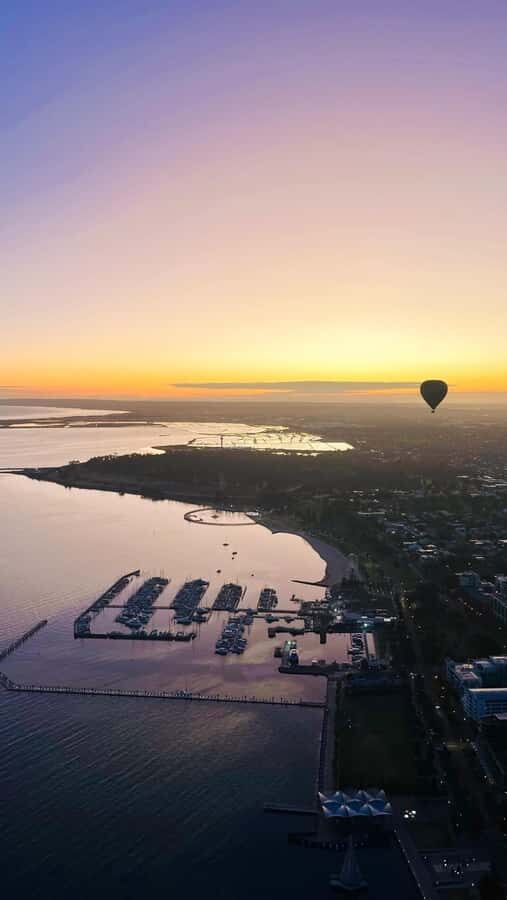 Geelong: Balloon Flight at Sunrise with Breakfast - The Flight: Breathtaking Views and Tranquility