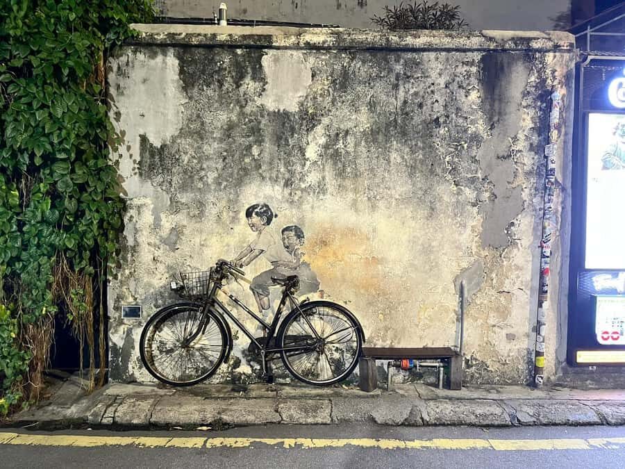 Georgetown Street Art Tour & Mix Culture Local Food Tasting