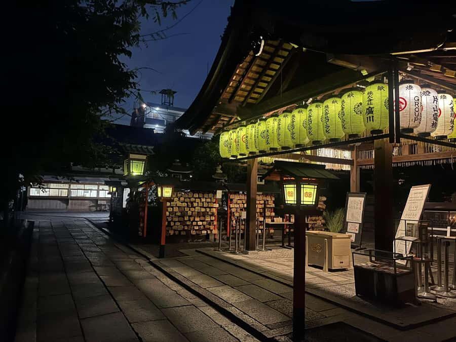 Gion Night Walk: Geisha & Hidden Kyoto - Walking Through Hanamikoji Street: The Heart of Gion at Night