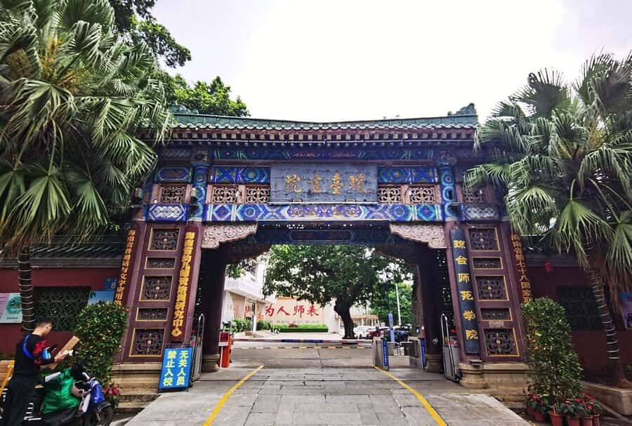 Haikou: Five Lords Temple and Qiongtai Academy Tour - A Close Look at the Haikou Tours Highlights