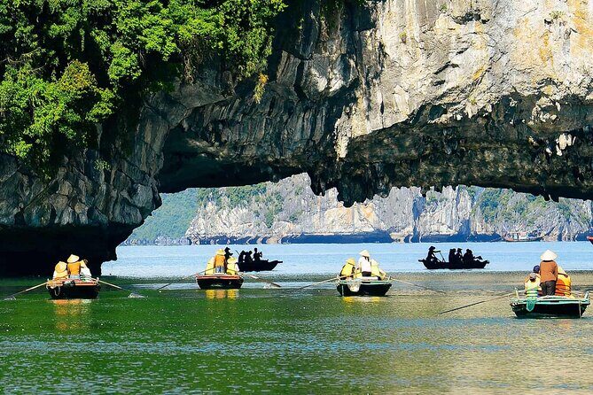Halong Bay Luxury Day Cruise from Hanoi - Setting Sail: Cruising into Halong Bay